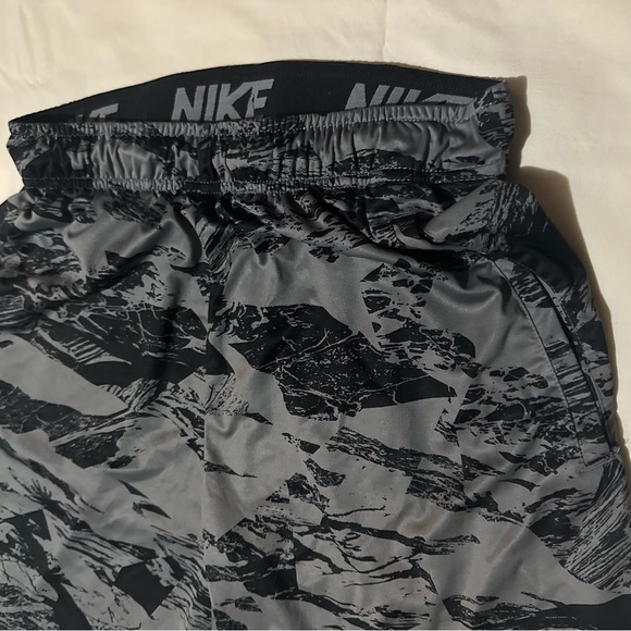 Nike Dri-Fit Marble Pattern Shorts Black/Grey Size Small Child - Picture 8 of 9